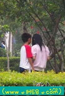 情侣公园视频,甜蜜互动记录美好时光